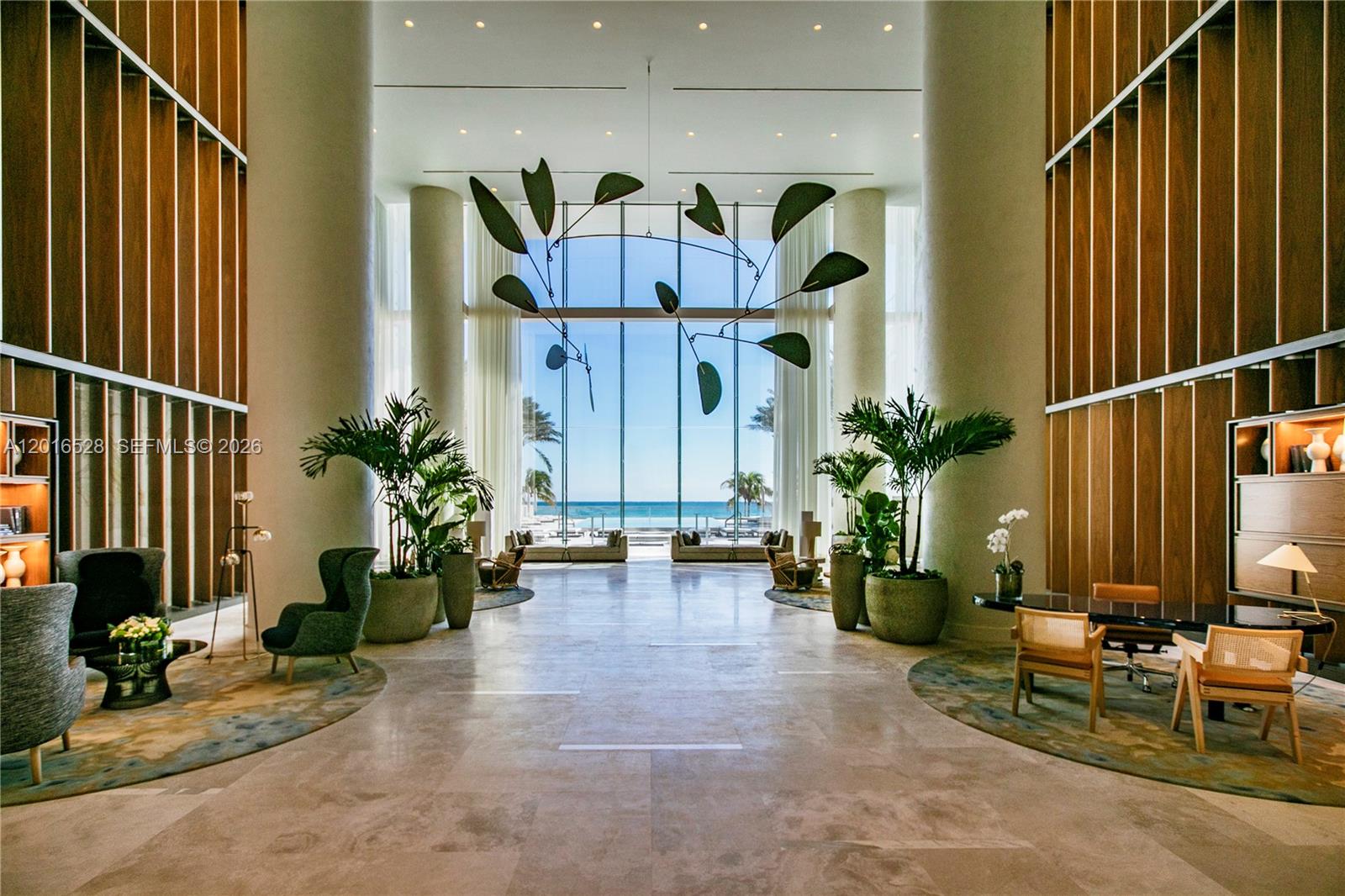 TURNBERRY OCEAN CLUB - Residential