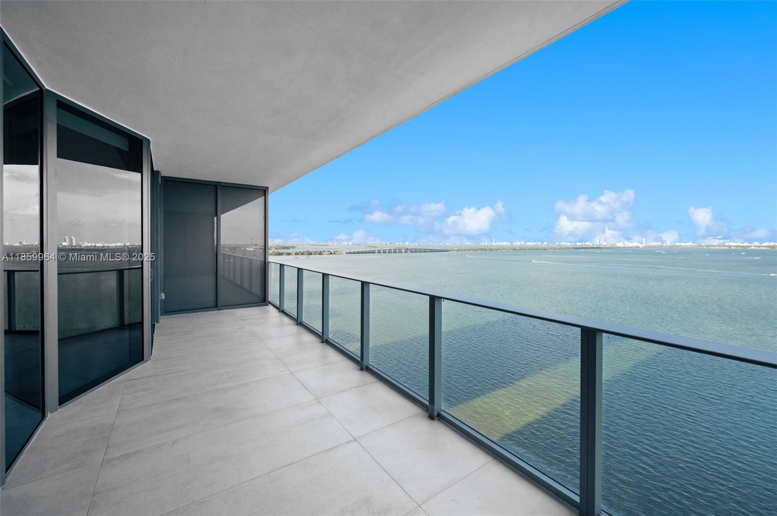 This modern rental apartment has been renovated with high-quality finishes: new flooring throughout the space and terrace, blackout curtains in bedrooms and screen-type curtains in the living-dining area and rooms, upgraded closets with built-in lighting in the master bedroom (Lino Chiaro), additional lighting in auxiliary rooms, paint with two extra coats in Zurich White color, recessed lights in the master bathroom and closet and in auxiliary bathrooms, tempered glass dividers in secondary showers, modern fixtures in all bathrooms, and mirrors with LED lighting in the master and secondary bathrooms, creating an elegant, functional, and move-in ready environment. FURNISHED RENTAL is also available if desired, price to be negotiated