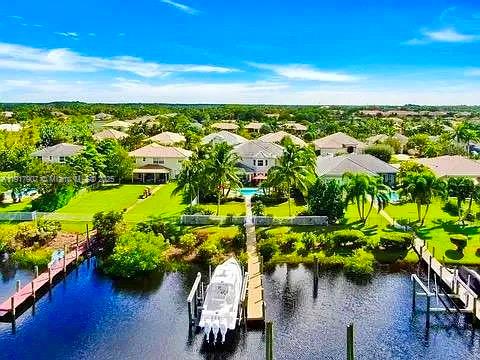 585 SW Yacht Basin Way