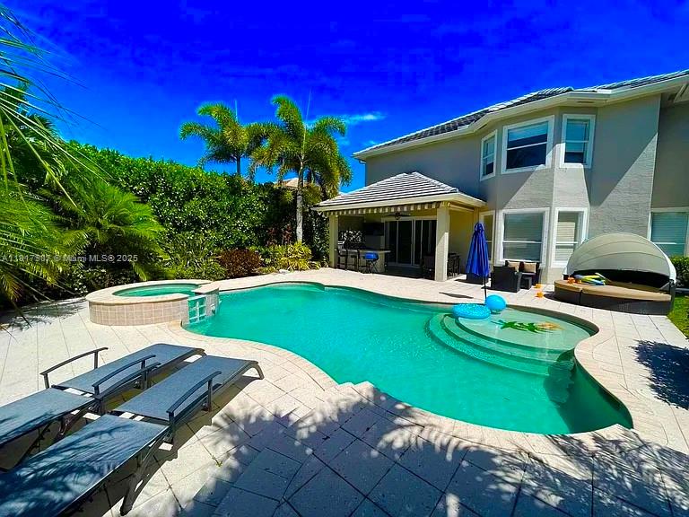 585 SW Yacht Basin Way