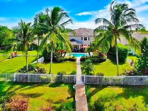 585 SW Yacht Basin Way