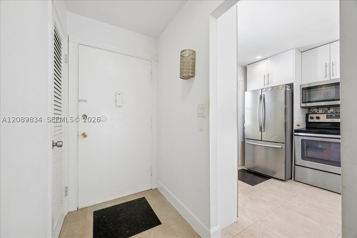 233 NE 14th Ave 2nd floor