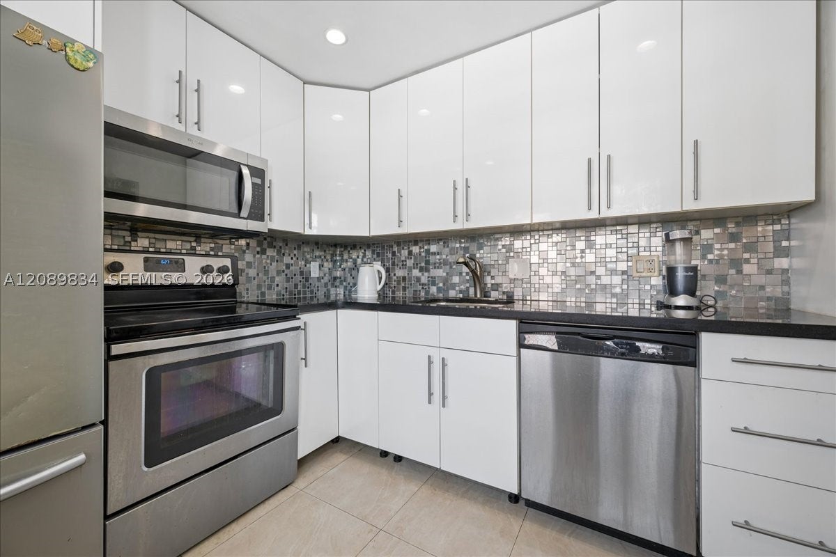 233 NE 14th Ave 2nd floor