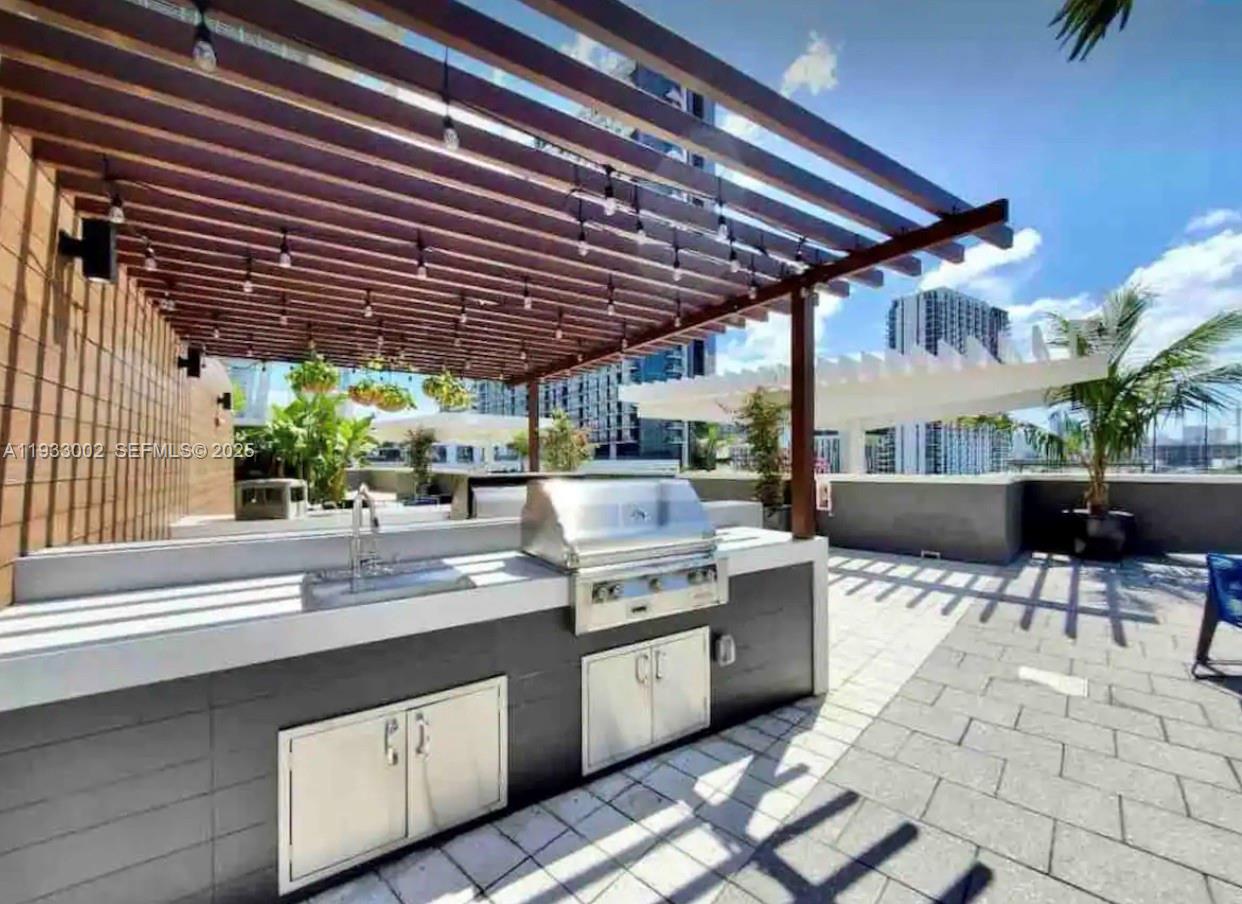 MIDBLOCK MIAMI CONDO - Residential