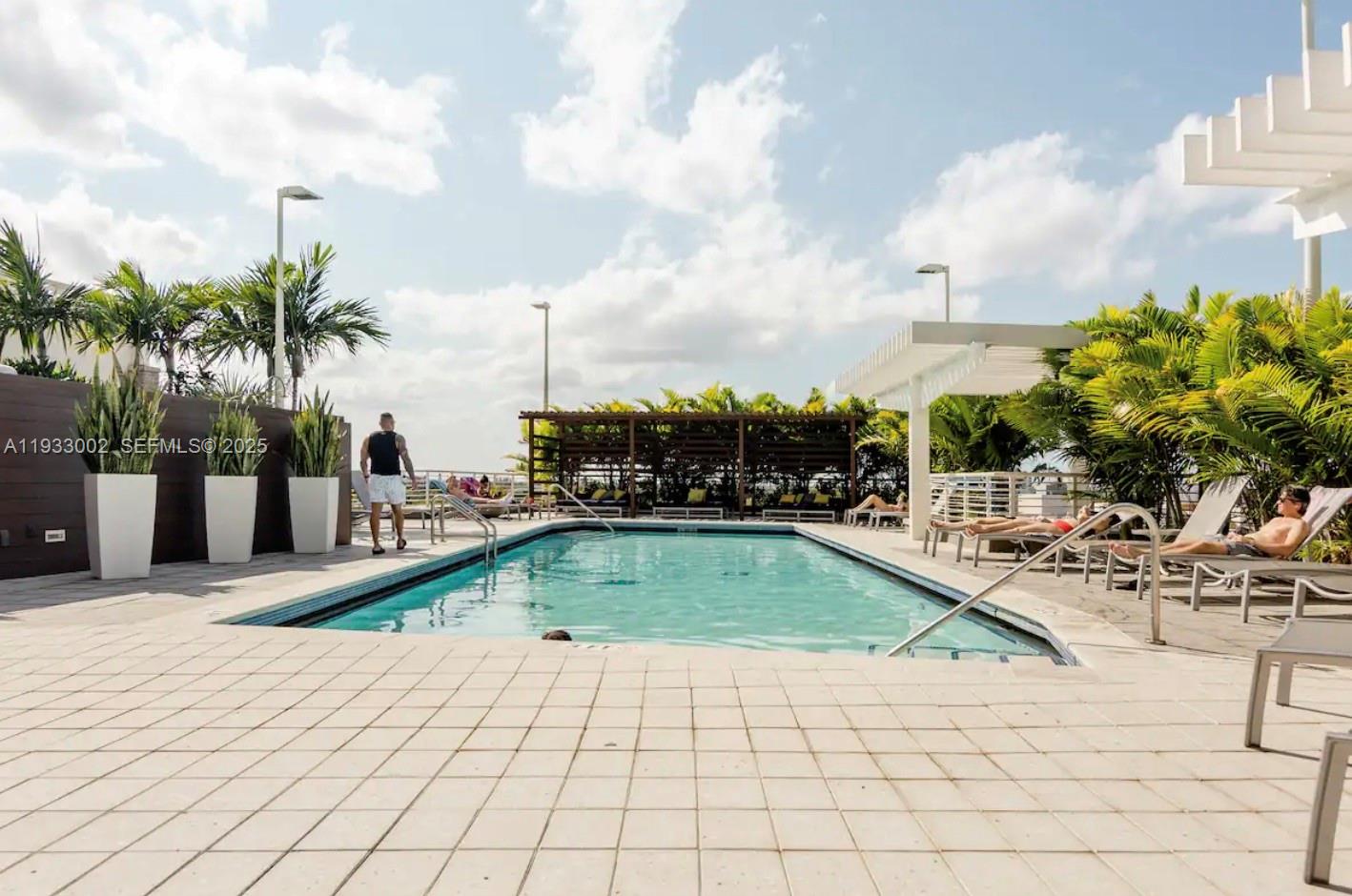 MIDBLOCK MIAMI CONDO - Residential