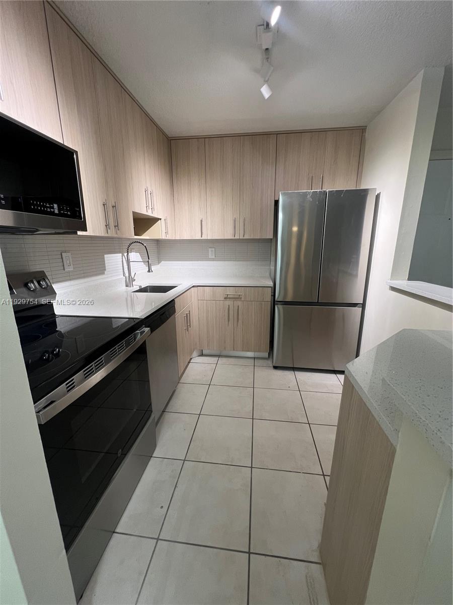 DORAL PK CO CLUB VILLAS C - Residential Lease