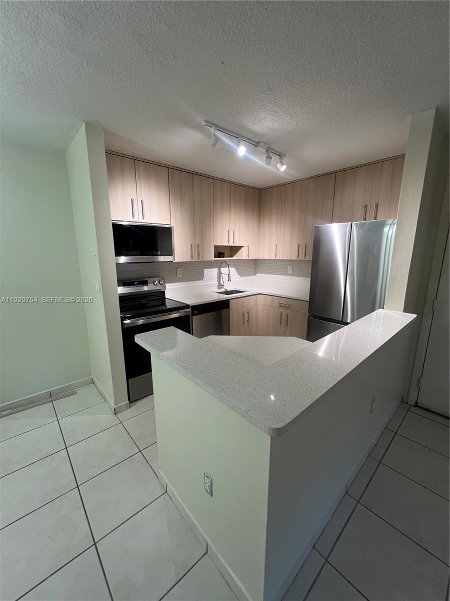 DORAL PK CO CLUB VILLAS C - Residential Lease