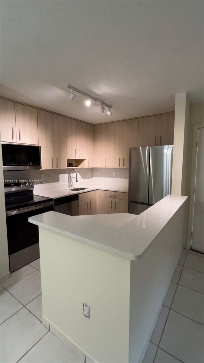 DORAL PK CO CLUB VILLAS C - Residential Lease
