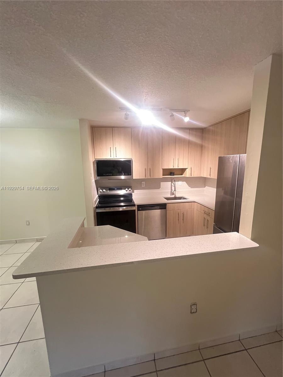 DORAL PK CO CLUB VILLAS C - Residential Lease