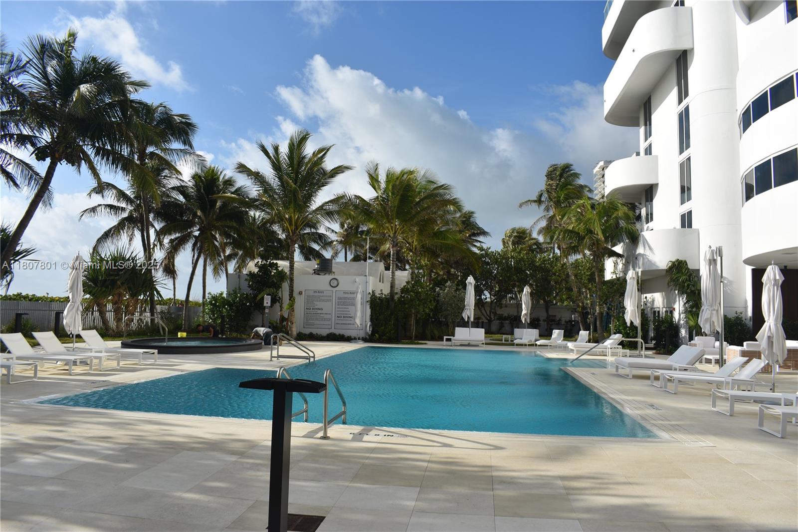 6365 Collins Ave 2110, Miami Beach, Miami-Dade County, Florida - 1 Bedrooms  
1 Bathrooms - 