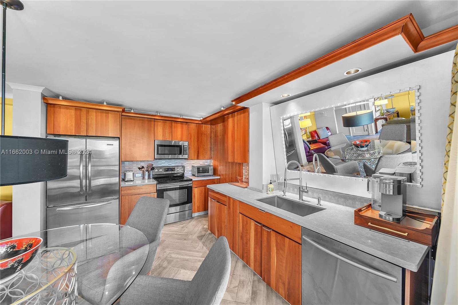 720 Bayshore Dr 402