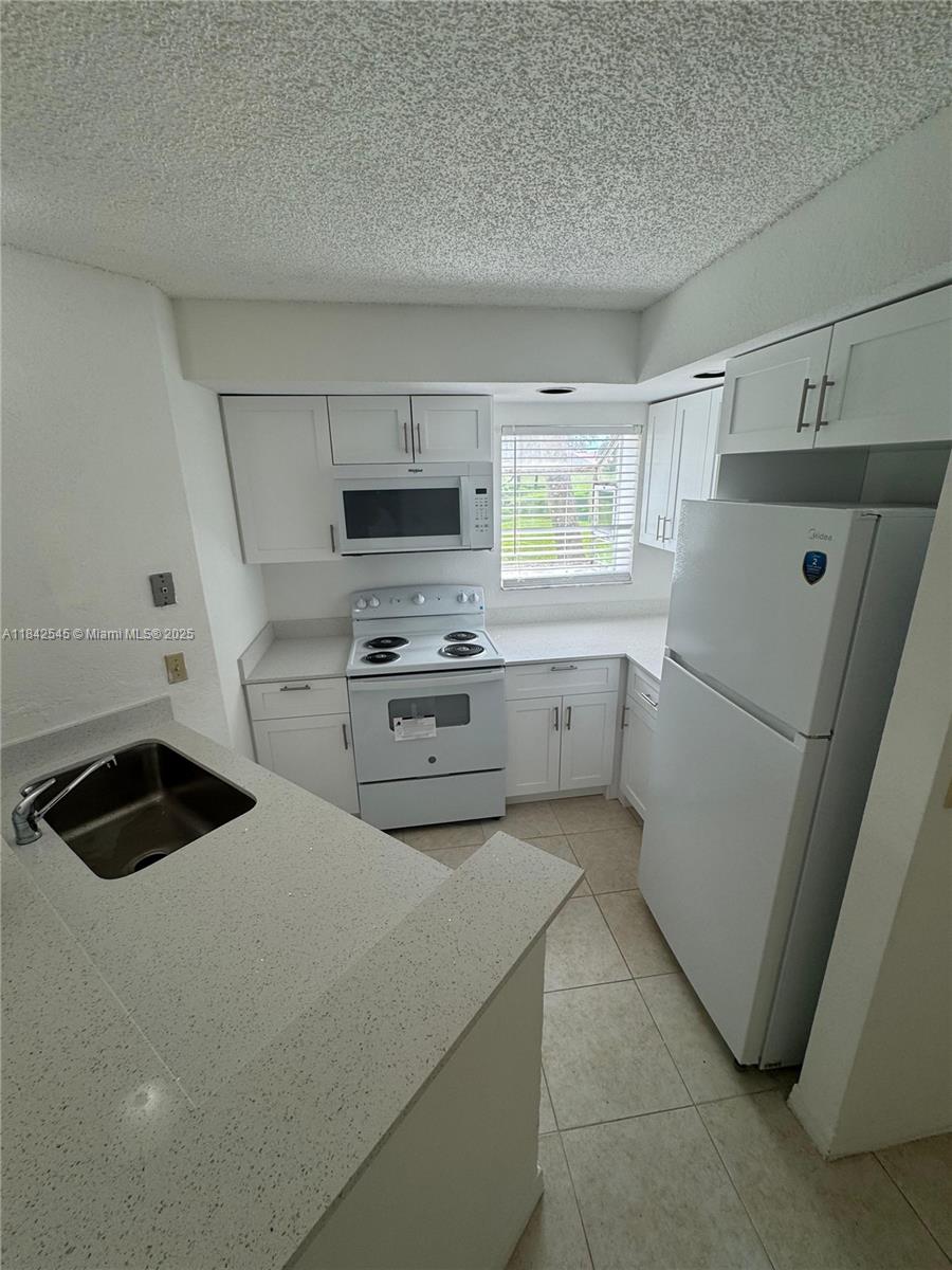 3400 N Pinewalk Dr N 911