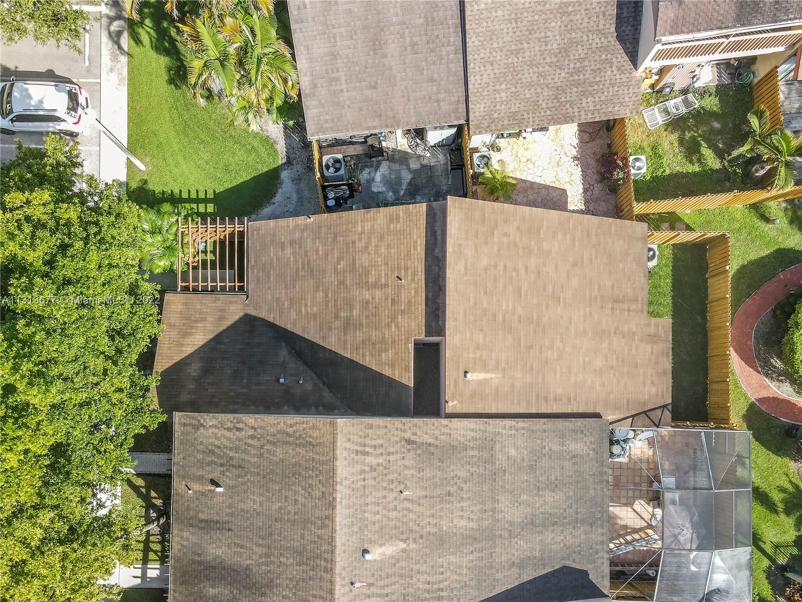 VILLAS OF PLANTATION - Residential