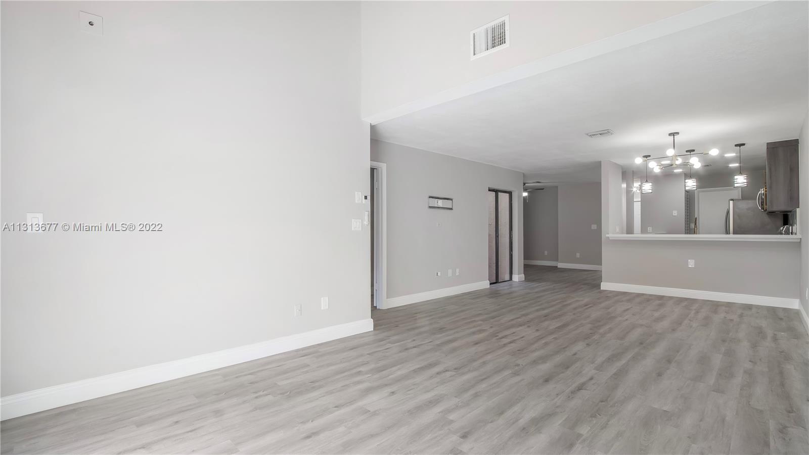 VILLAS OF PLANTATION - Residential