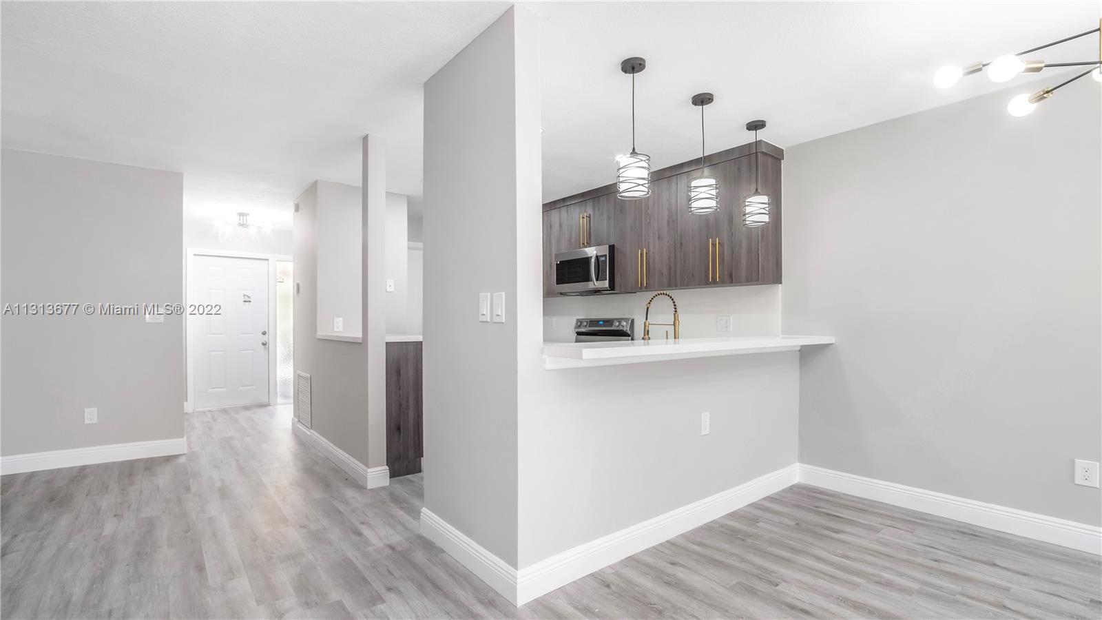 VILLAS OF PLANTATION - Residential
