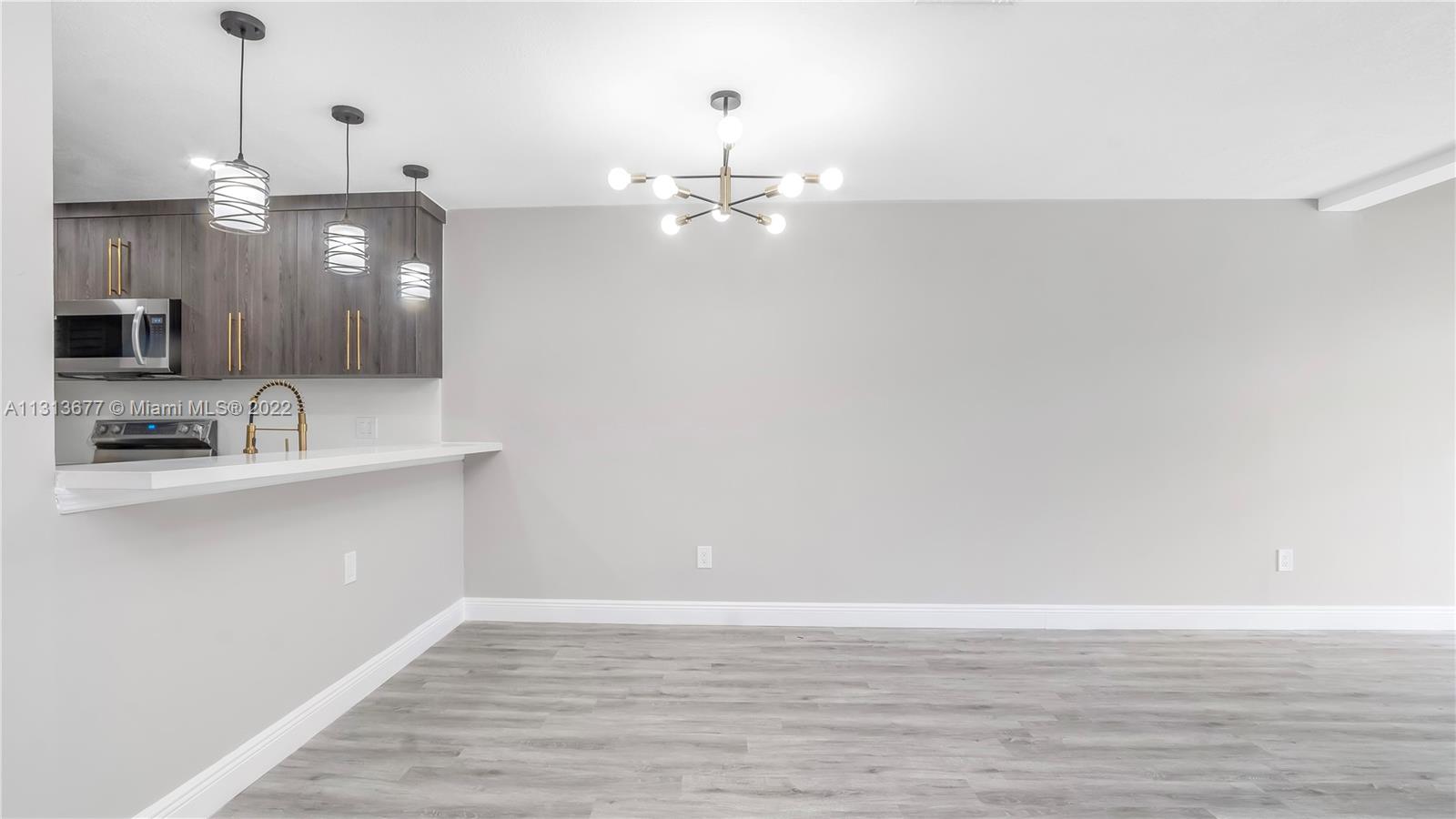 VILLAS OF PLANTATION - Residential