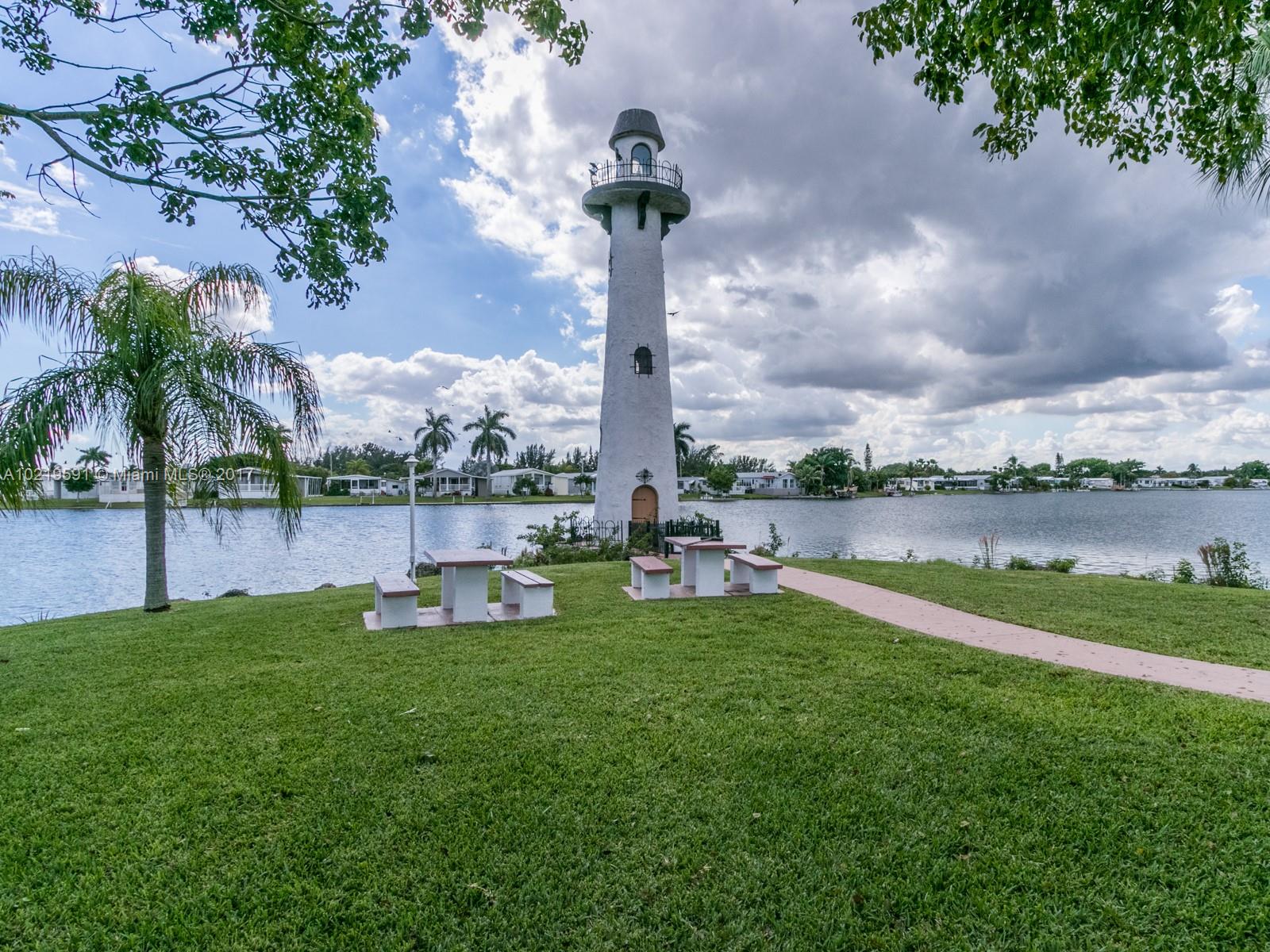 Ravenswood Estates & Mari - Residential