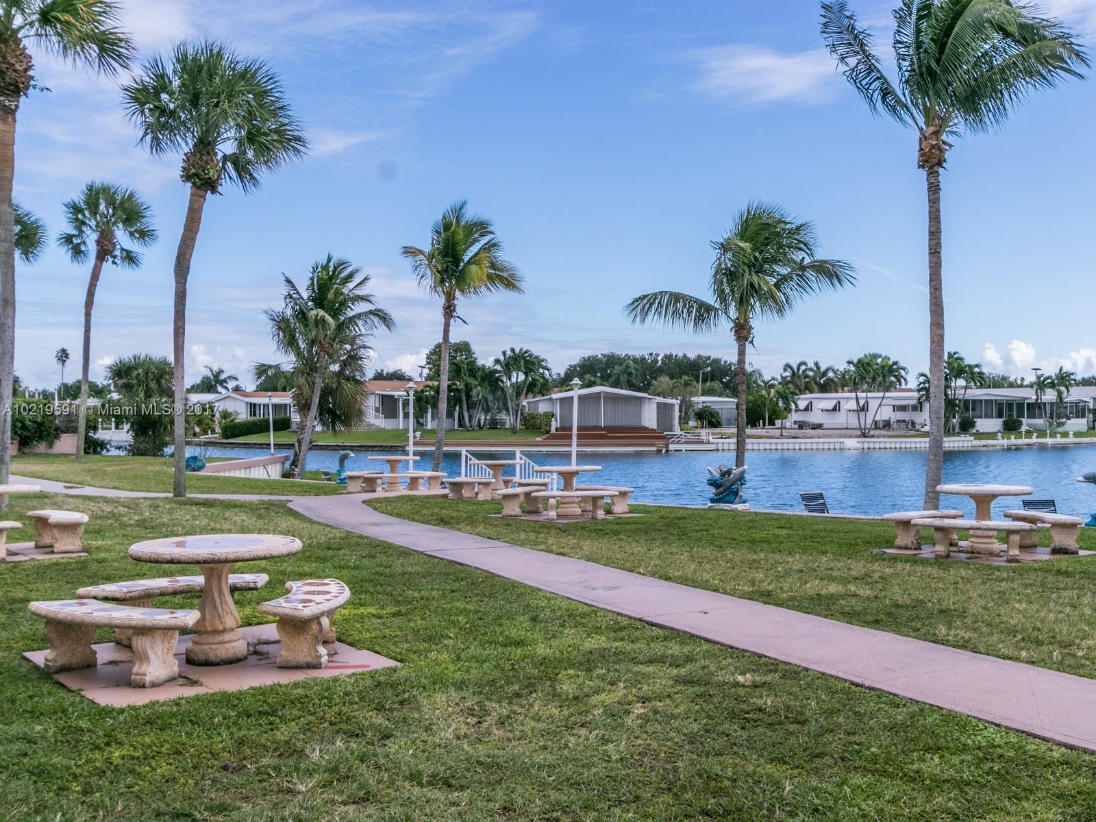 Ravenswood Estates & Mari - Residential