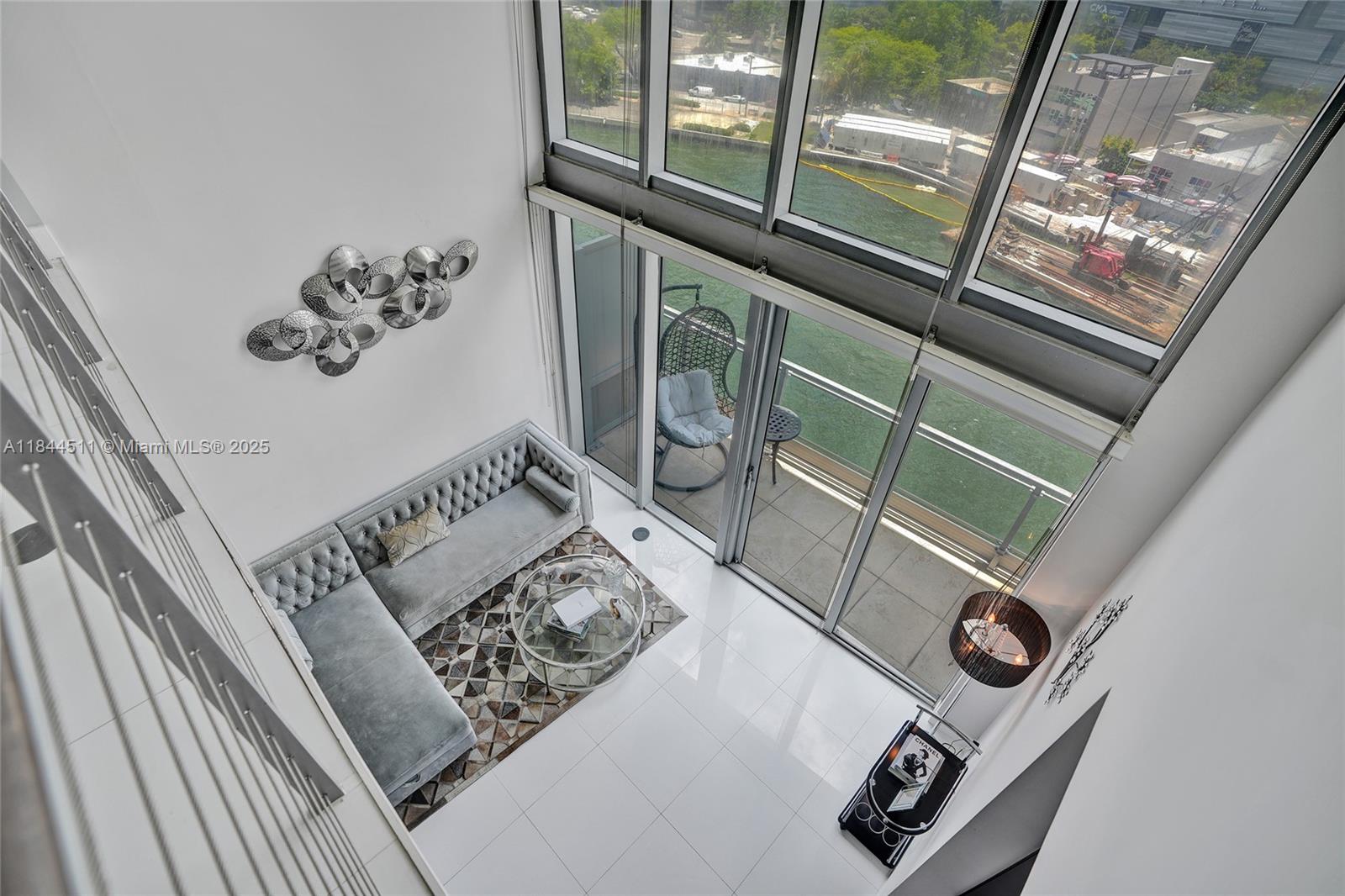 MINT CONDO - Residential