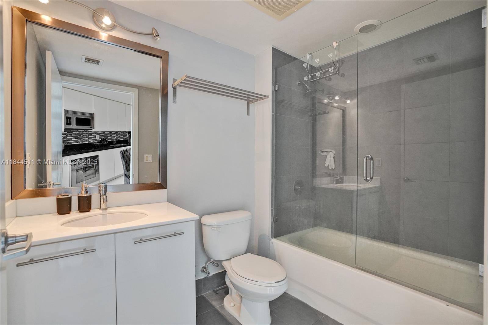 MINT CONDO - Residential