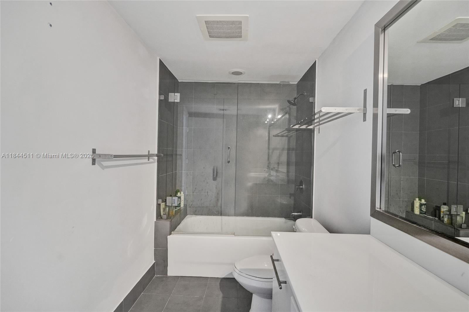 MINT CONDO - Residential