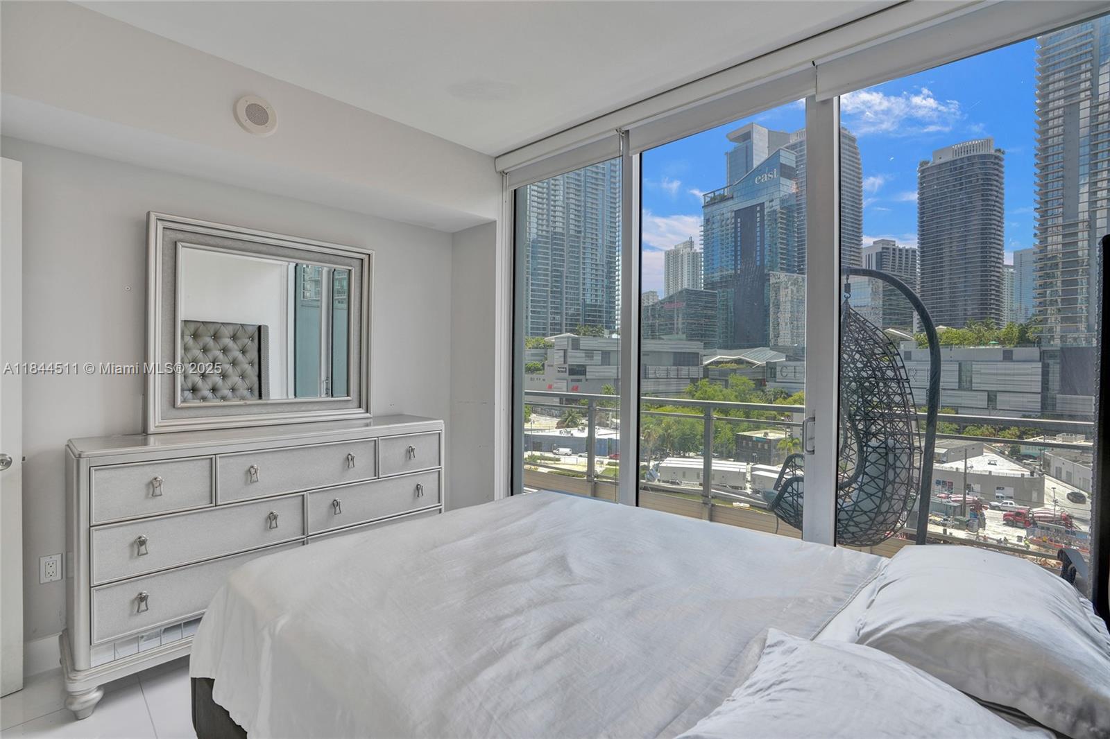 MINT CONDO - Residential