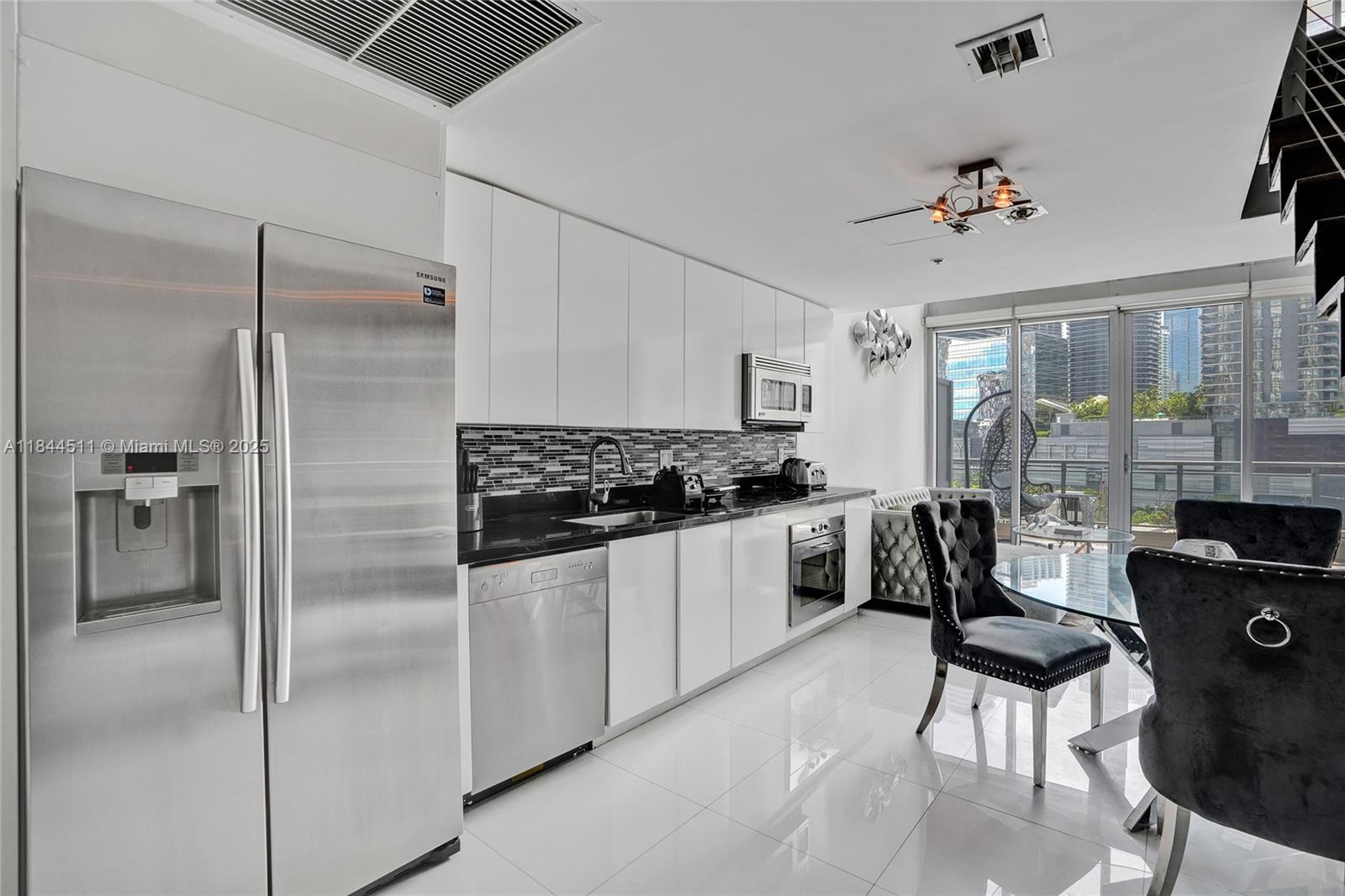 MINT CONDO - Residential