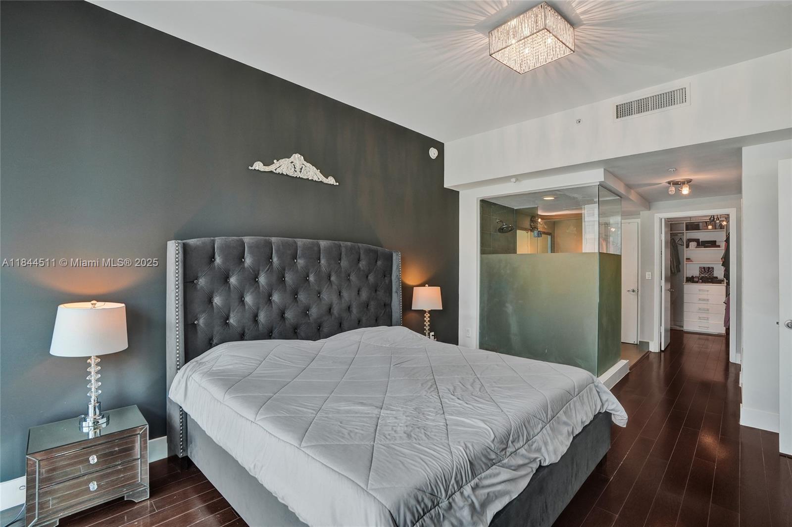MINT CONDO - Residential