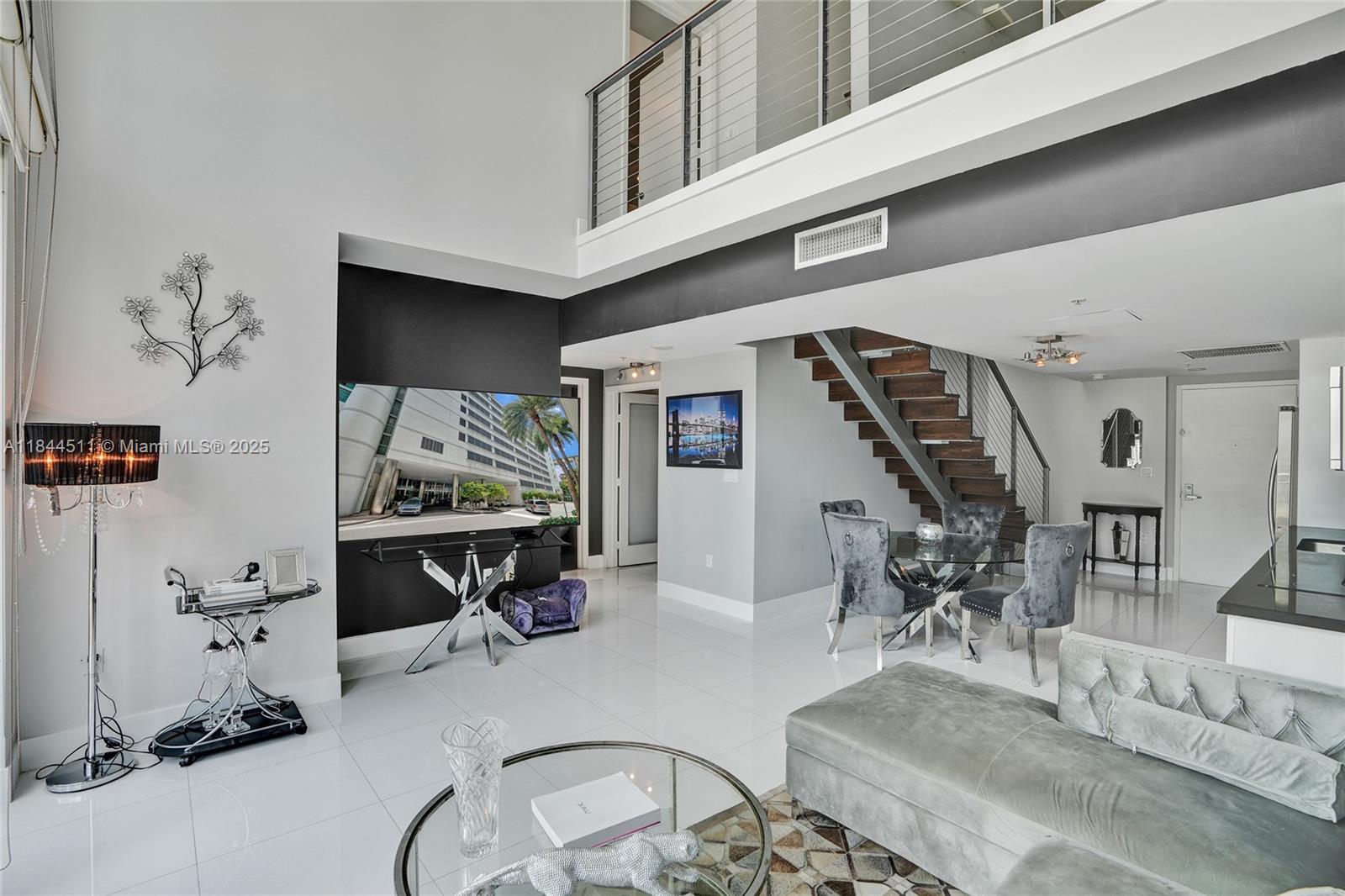 MINT CONDO - Residential