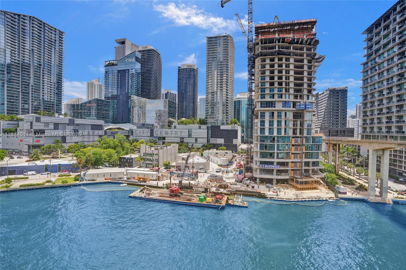 MINT CONDO - Residential