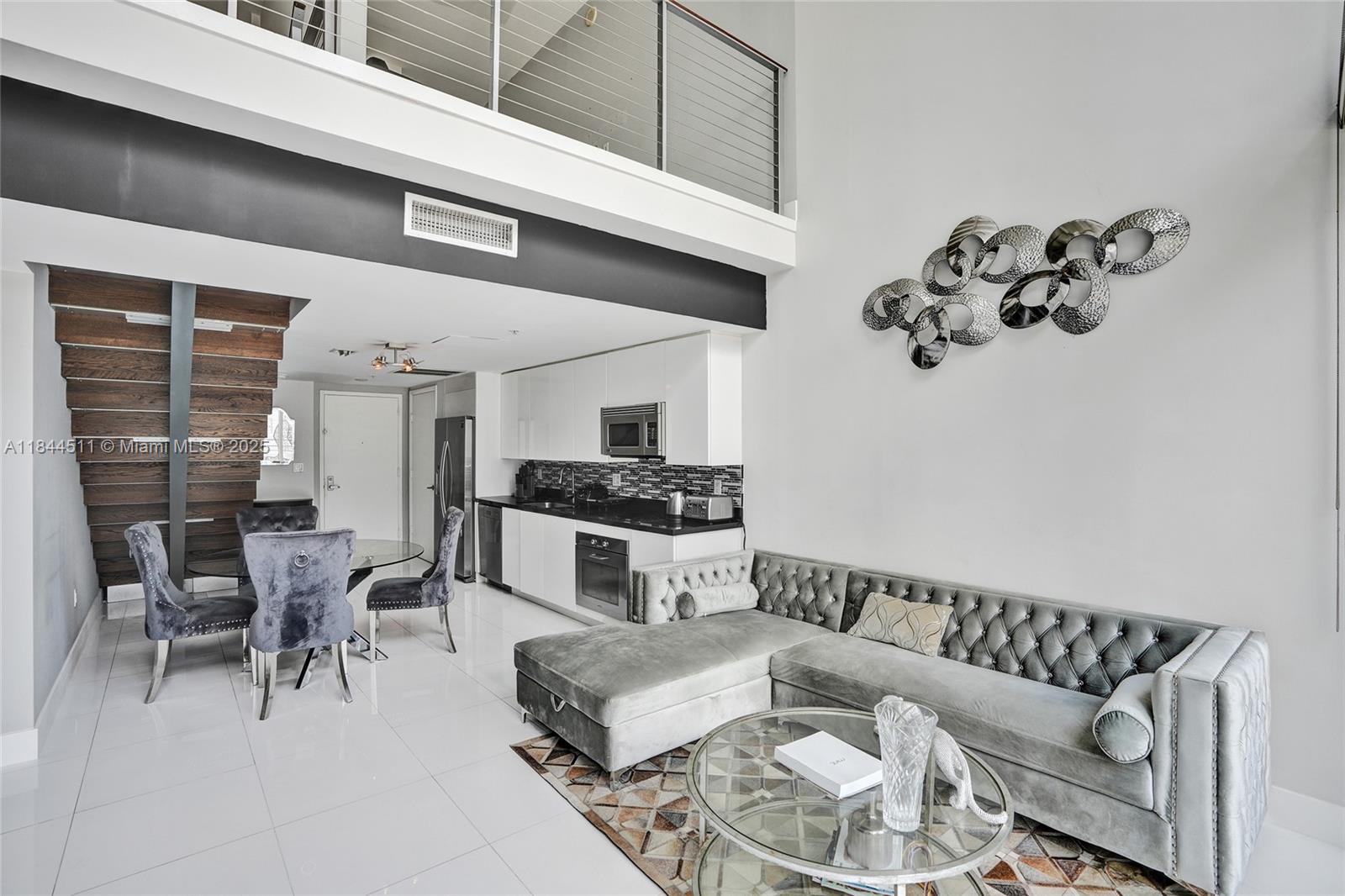 MINT CONDO - Residential