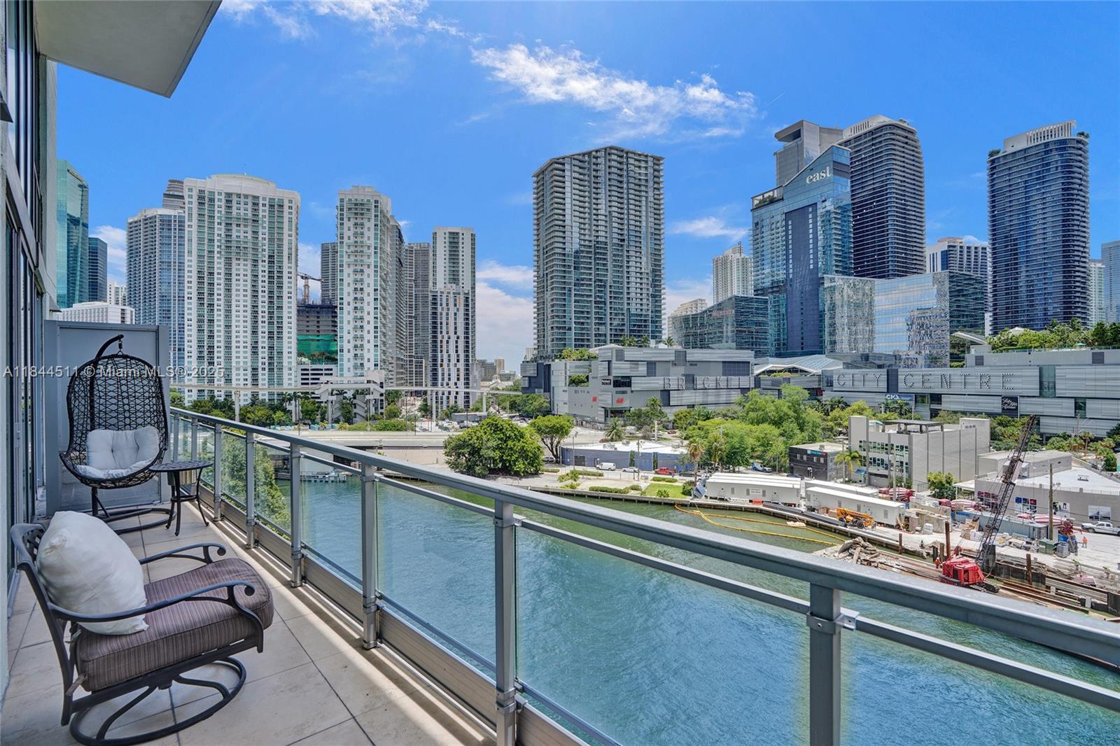MINT CONDO - Residential