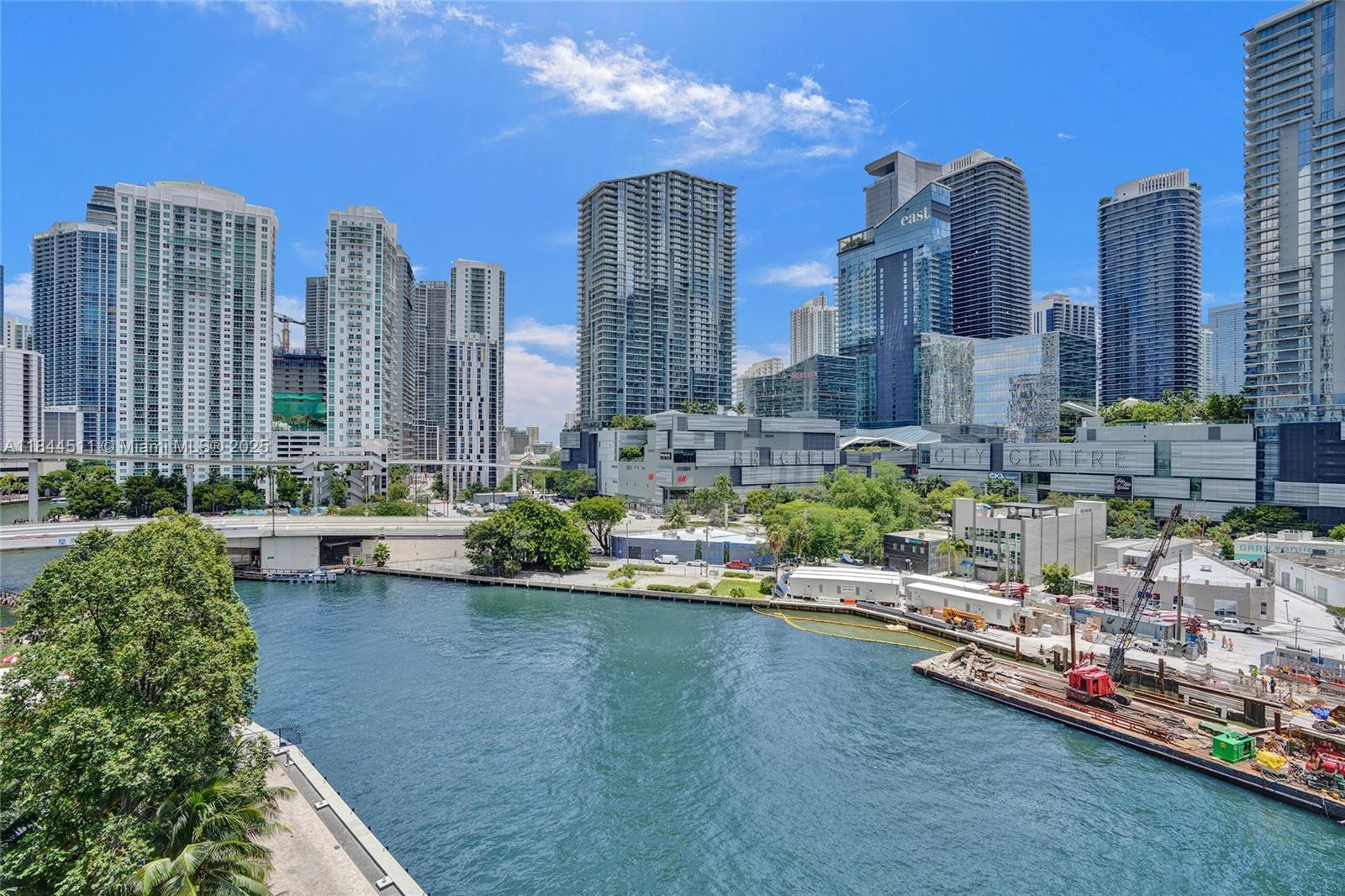 MINT CONDO - Residential