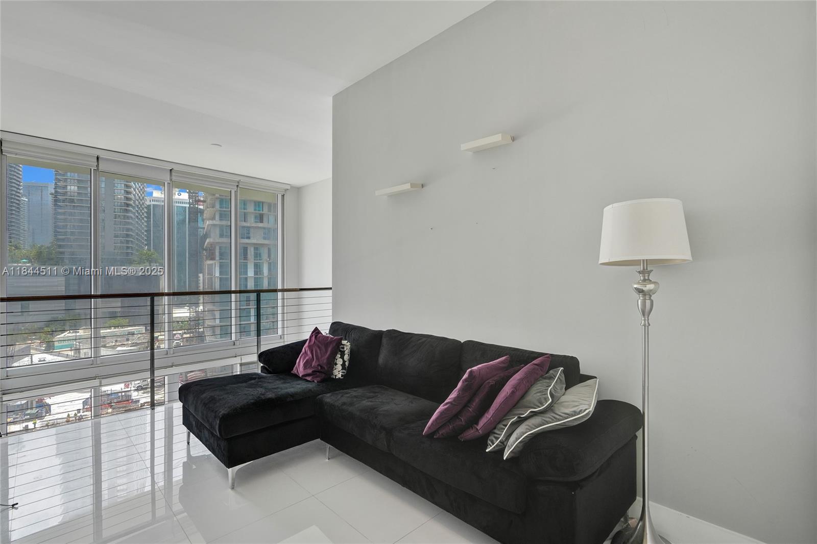 MINT CONDO - Residential