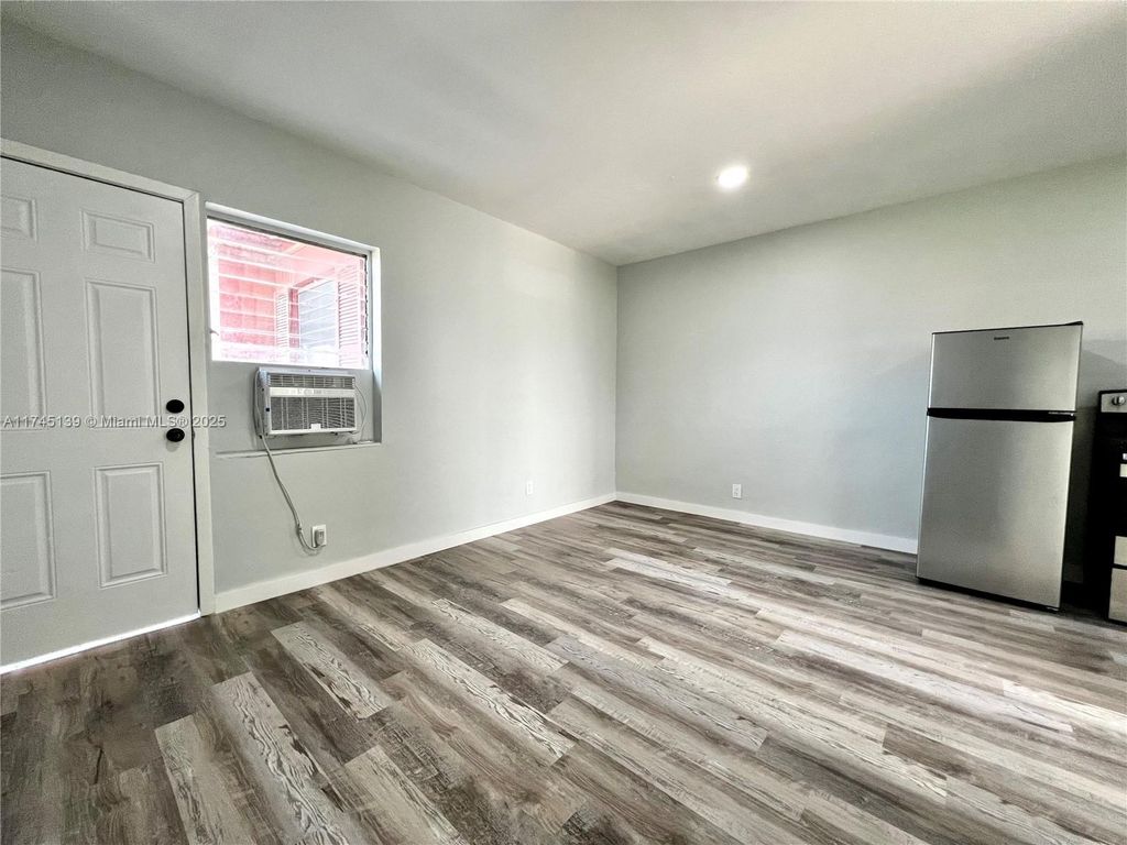 Photo of 806 NW 7th Ter #9, Hallandale Beach, FL 33009 (MLS # A11745139)