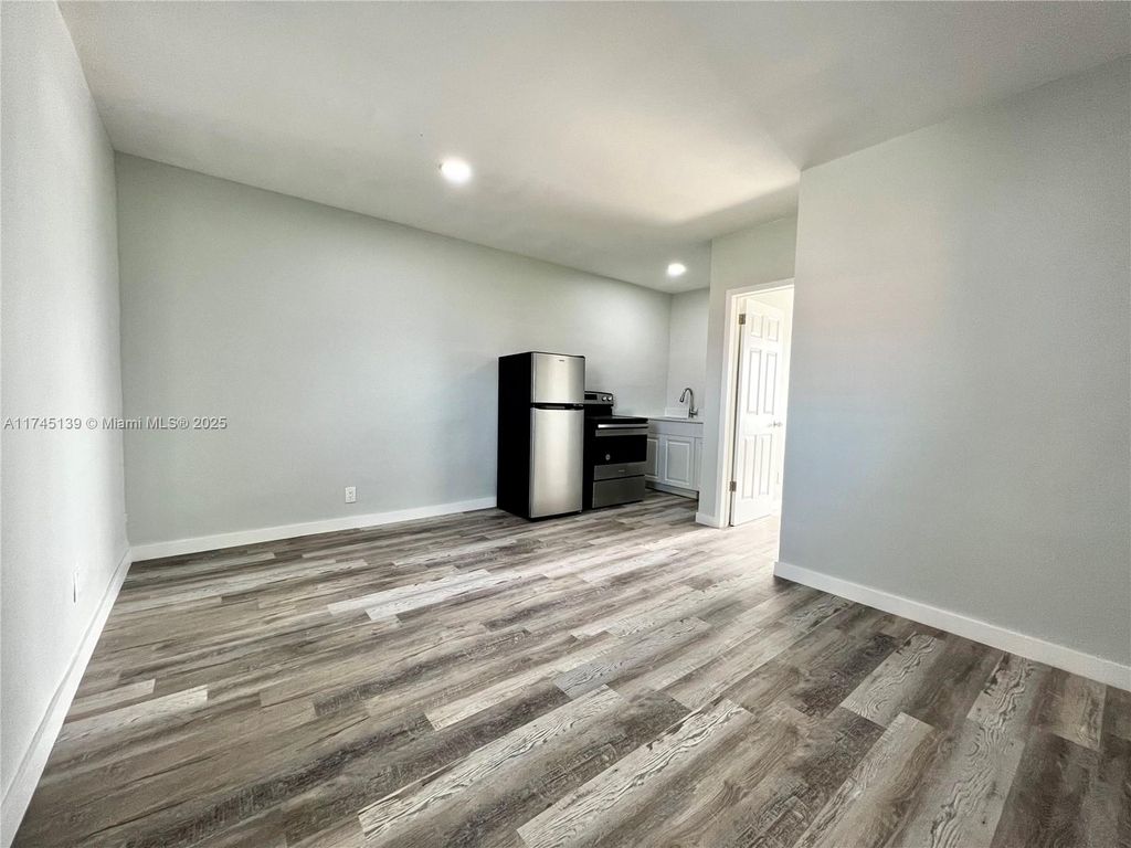 Photo of 806 NW 7th Ter #9, Hallandale Beach, FL 33009 (MLS # A11745139)