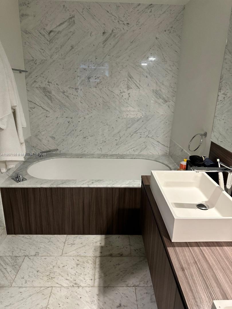 BRICKELL FLATIRON - Residential