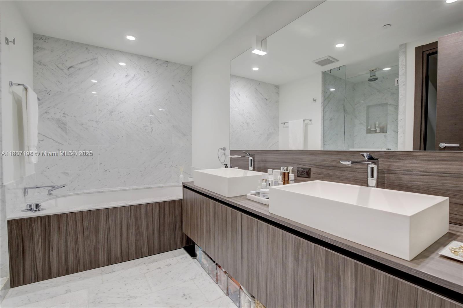 BRICKELL FLATIRON - Residential