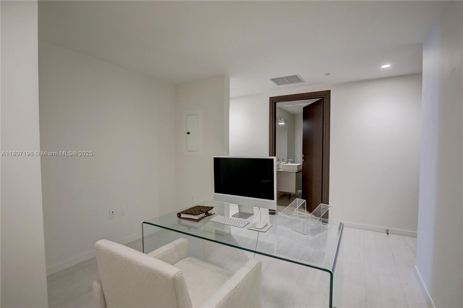BRICKELL FLATIRON - Residential