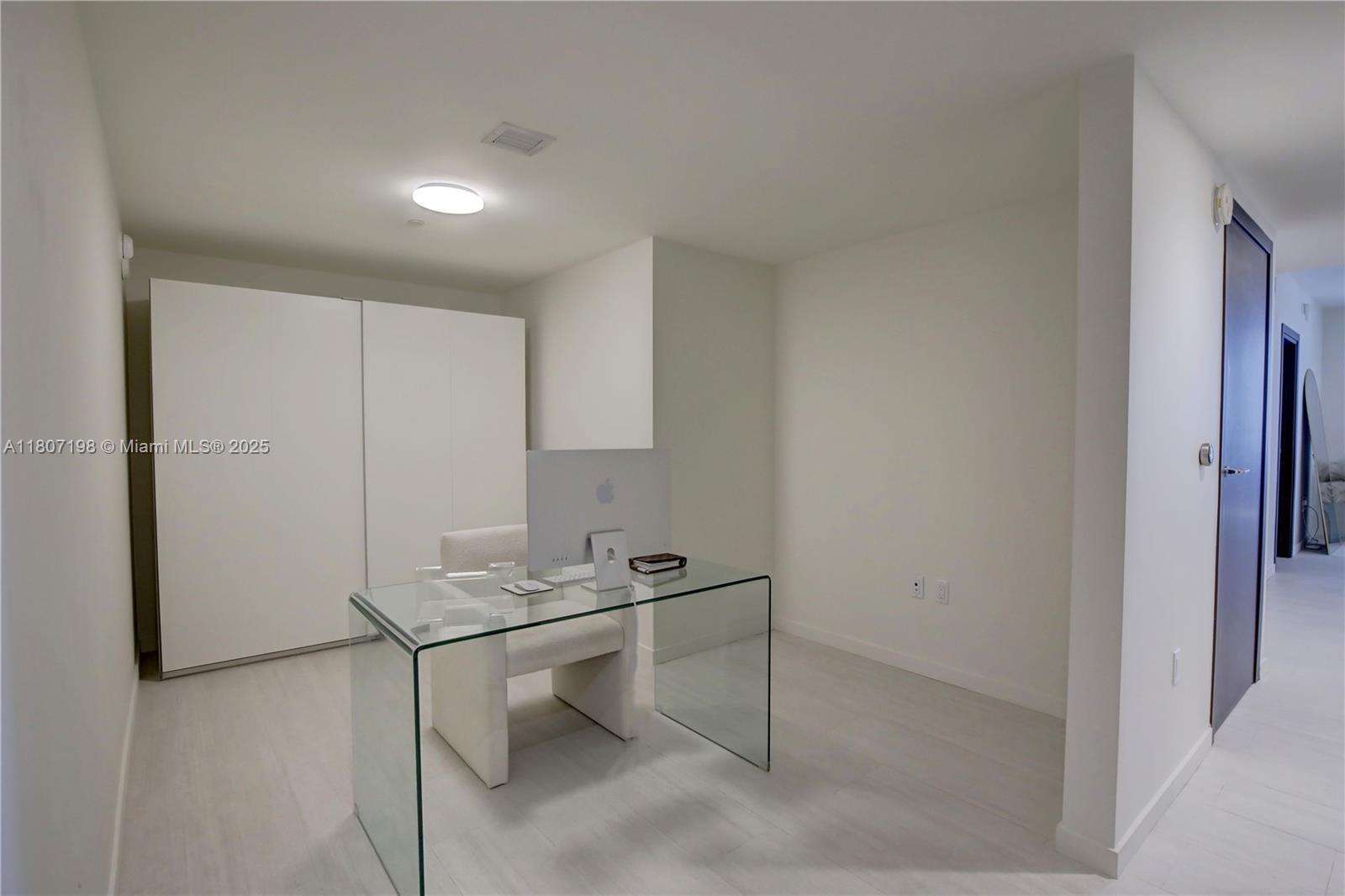 BRICKELL FLATIRON - Residential