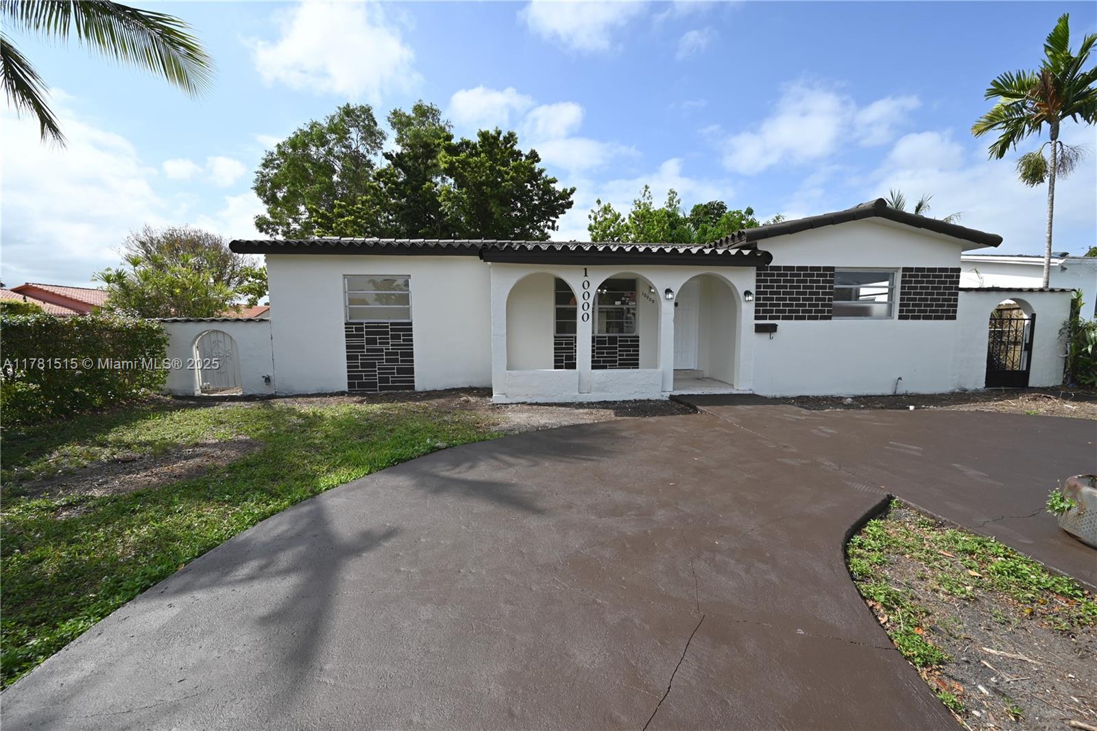 10000 Sw 4th St, Sweetwater, Miami-Dade County, Florida - 3 Bedrooms  
2 Bathrooms - 