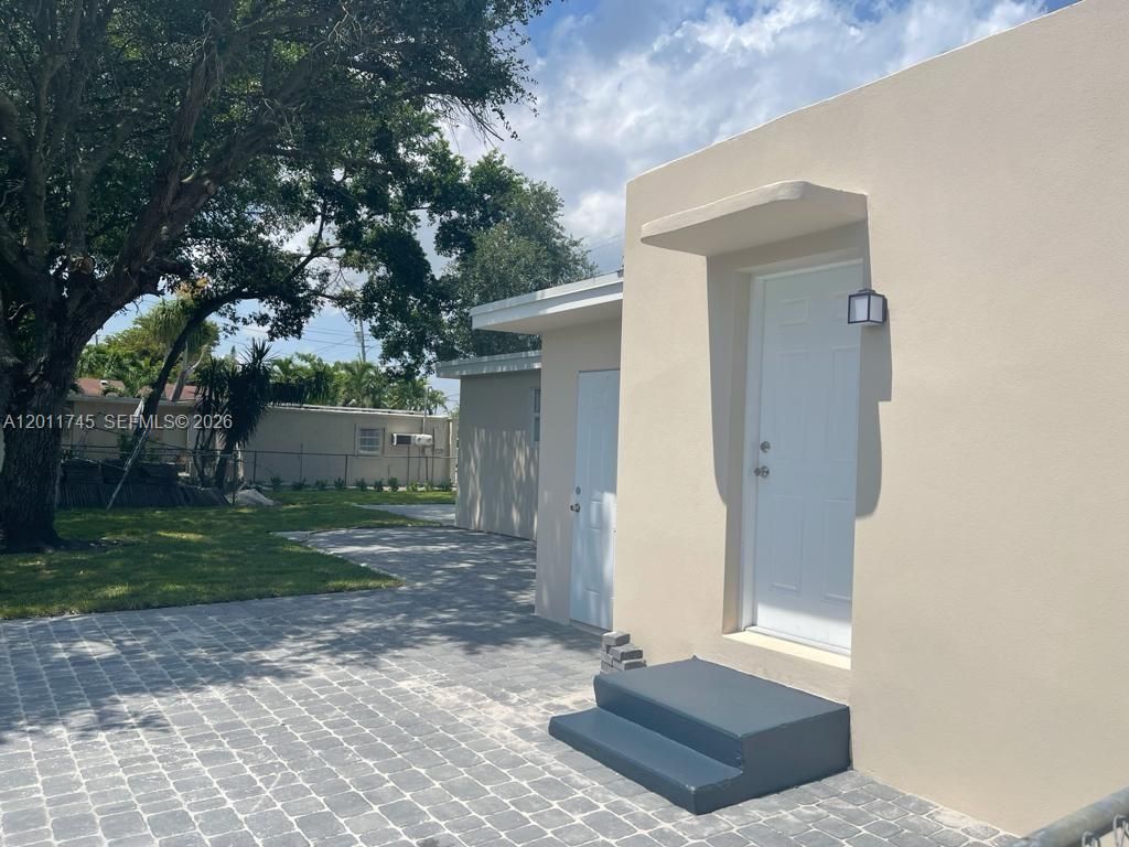 Photo of 5800 Taylor St #1, Hollywood, FL 33021 (MLS # A12011745)