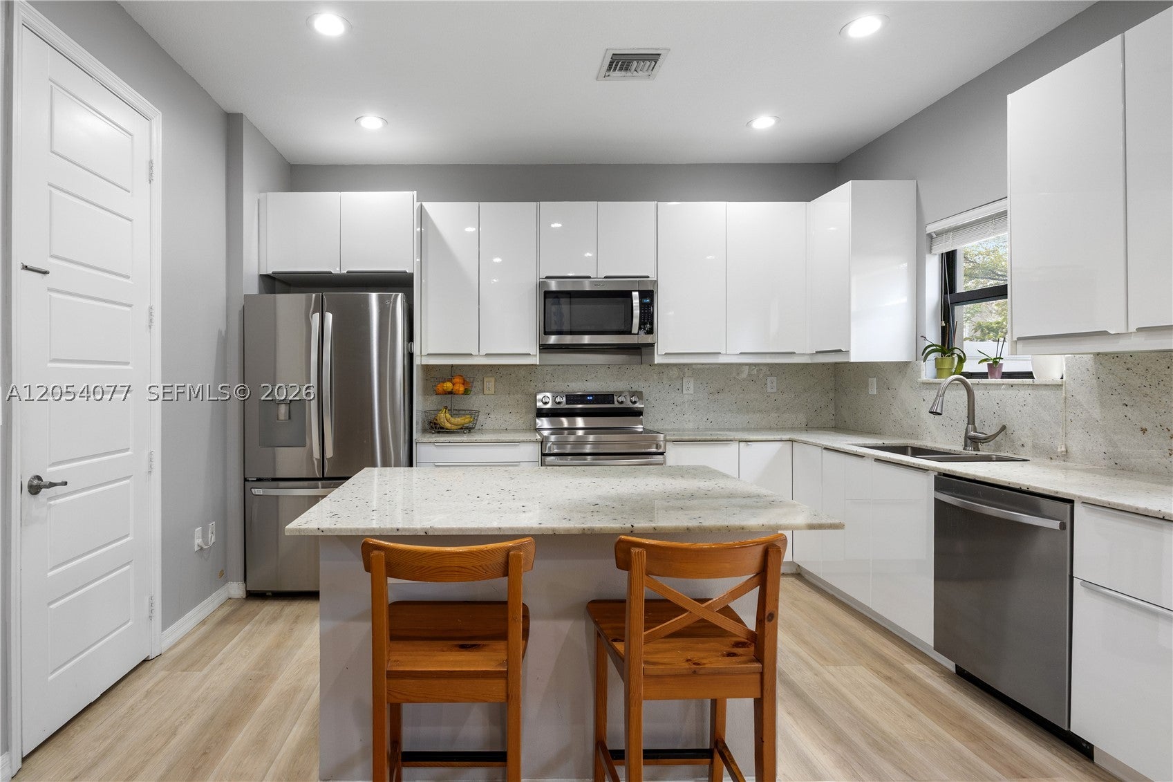 658 NE 193rd Ter