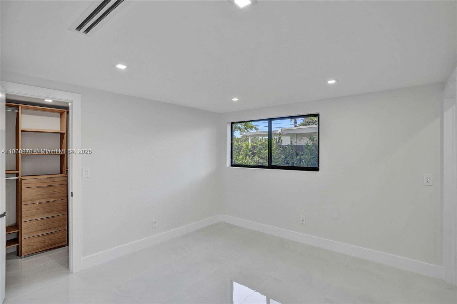 SKY LAKE - Residential