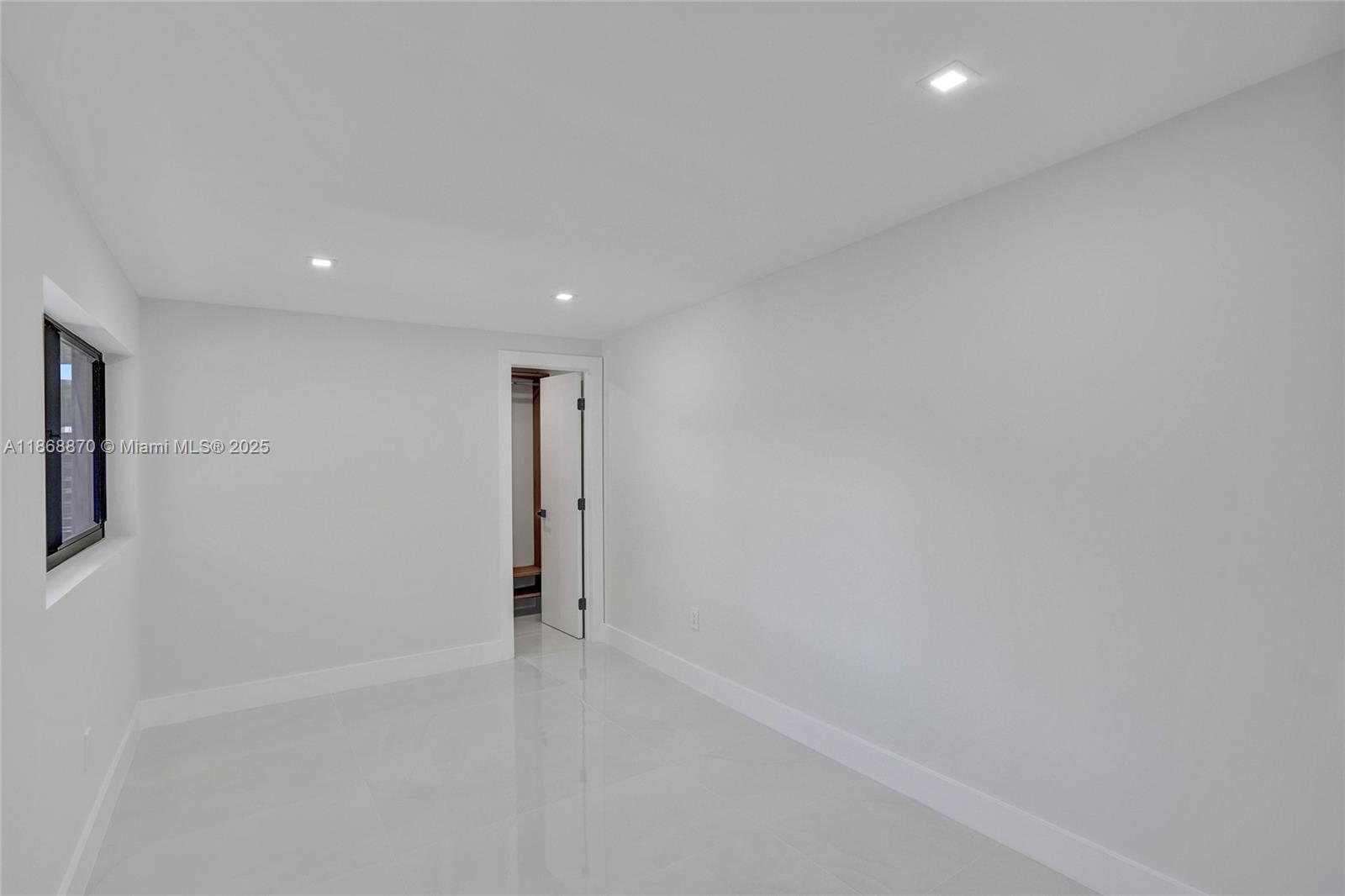 SKY LAKE - Residential