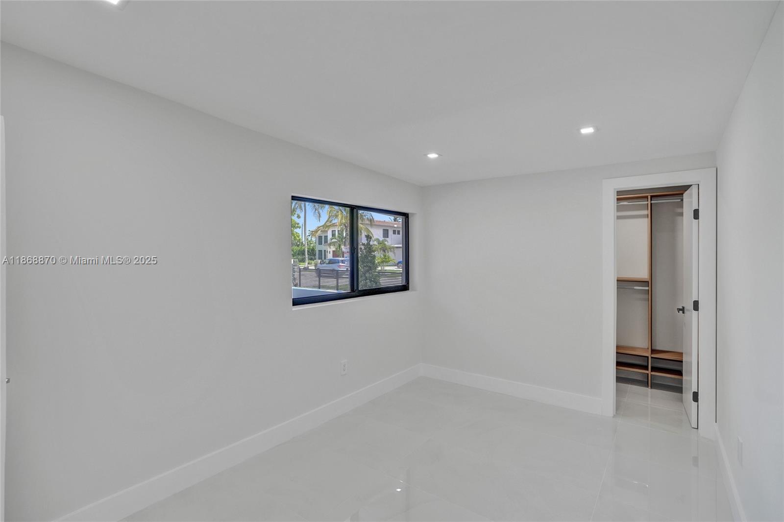 SKY LAKE - Residential