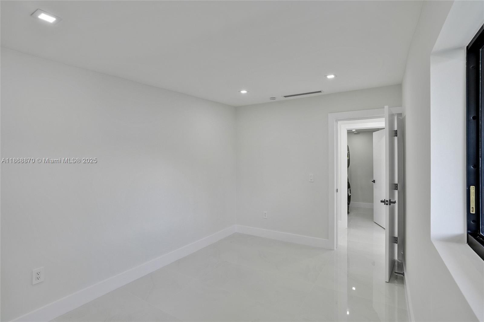 SKY LAKE - Residential