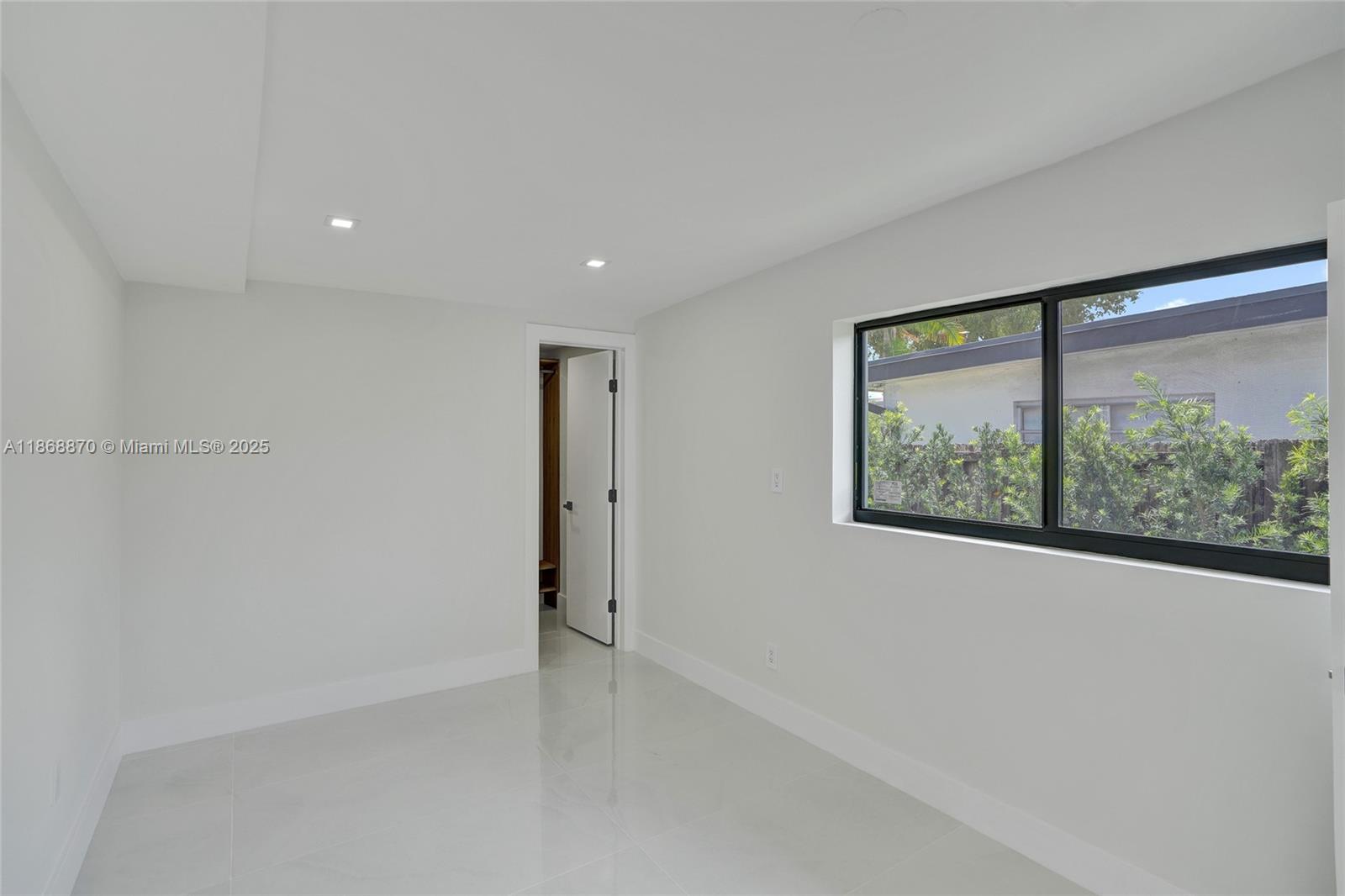 SKY LAKE - Residential