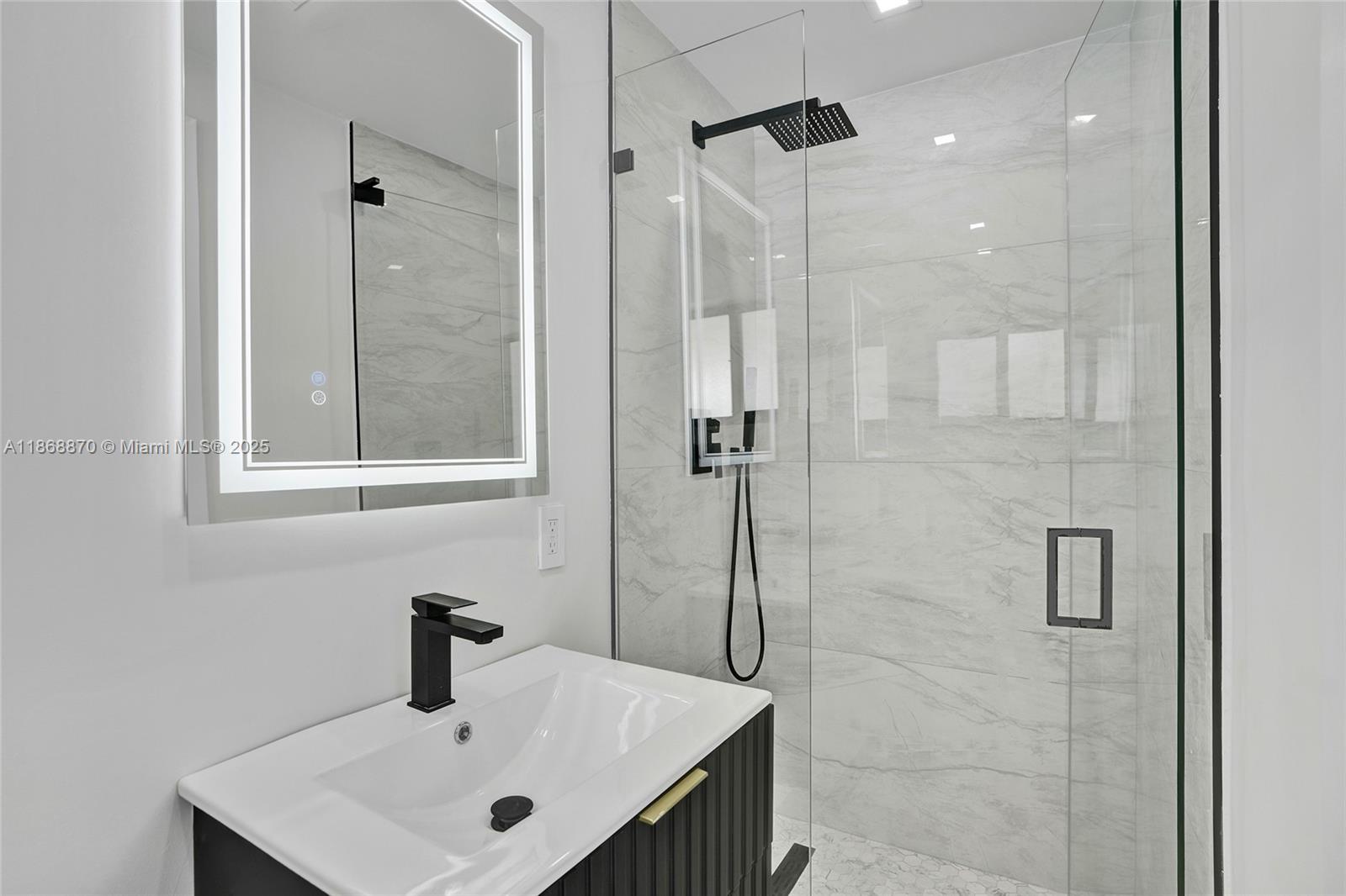 SKY LAKE - Residential