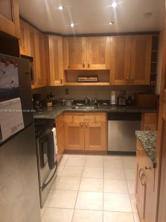 GABLESPLAZACONDO - Residential Lease